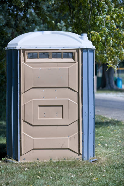 Best Portable restroom trailer rental  in Meiners Oaks, CA